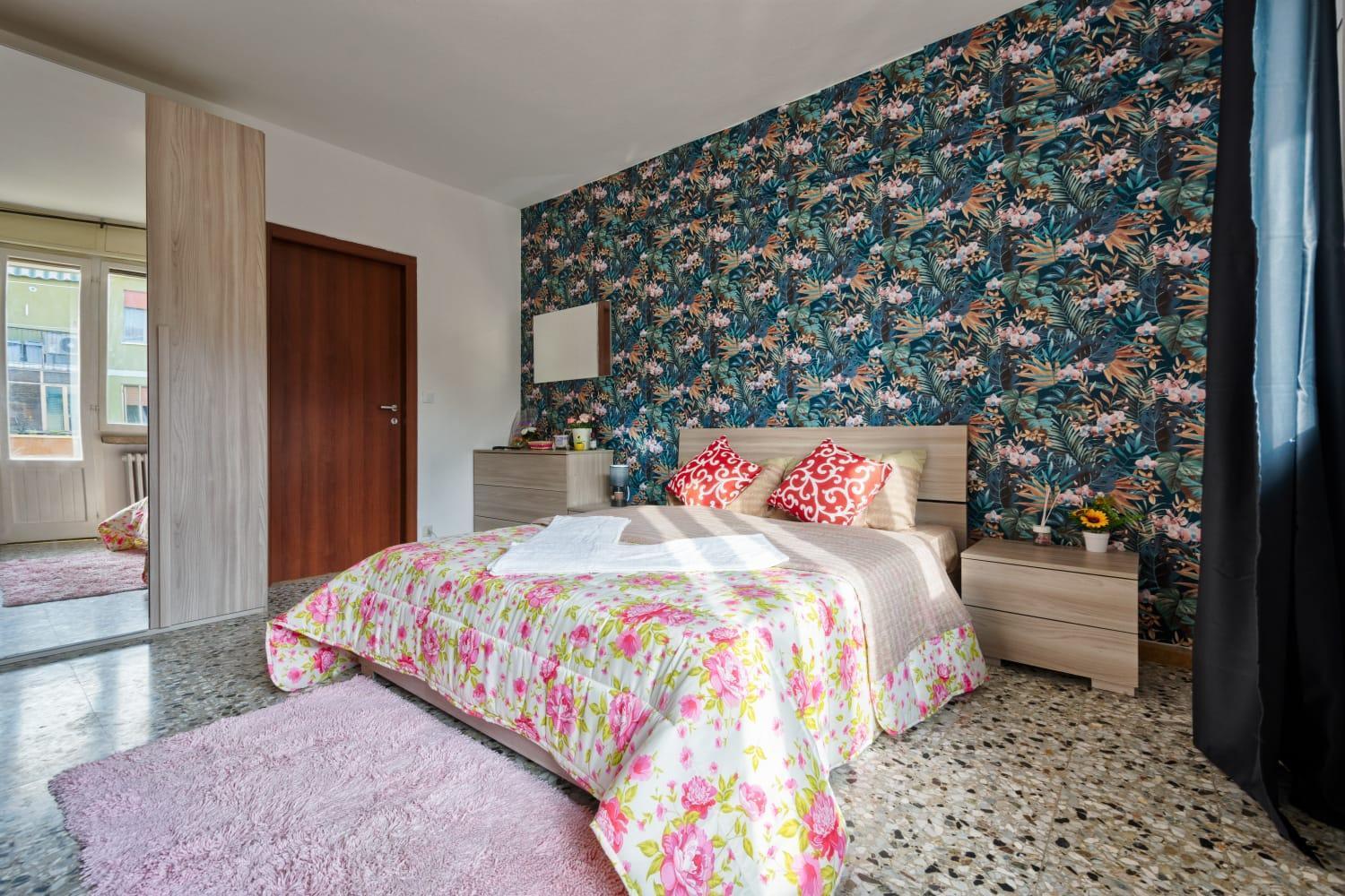 R & R - Private With Shared Bathroom Guest house