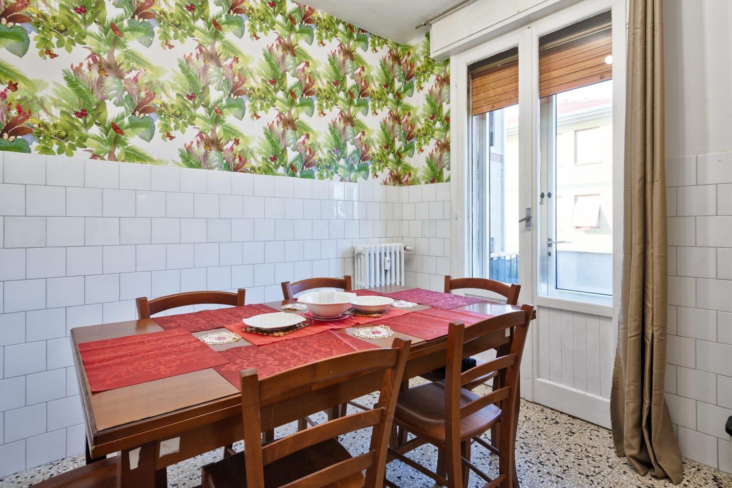 R & R - Private With Shared Bathroom Guest house *