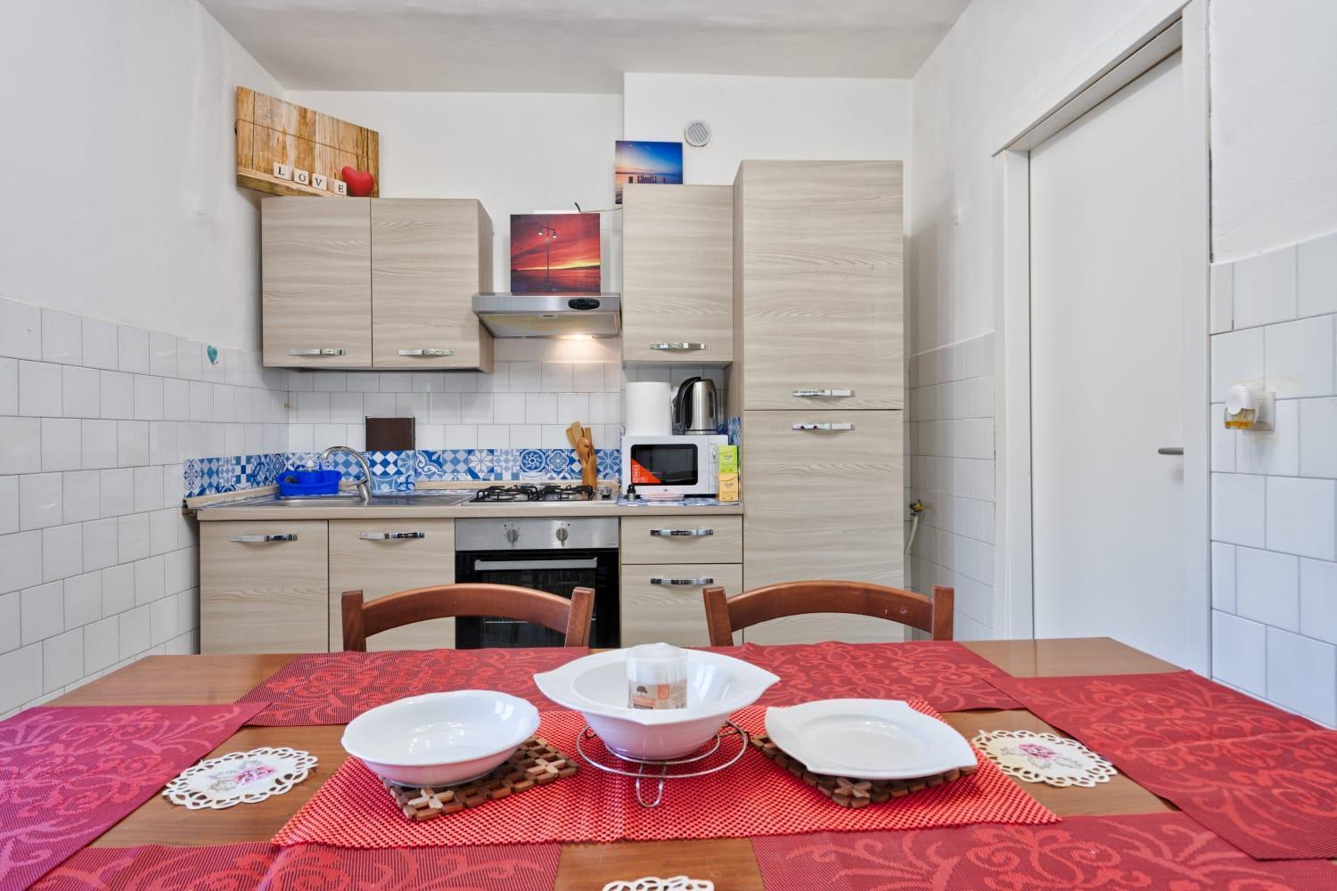Pensión R & R - Private With Shared Bathroom *