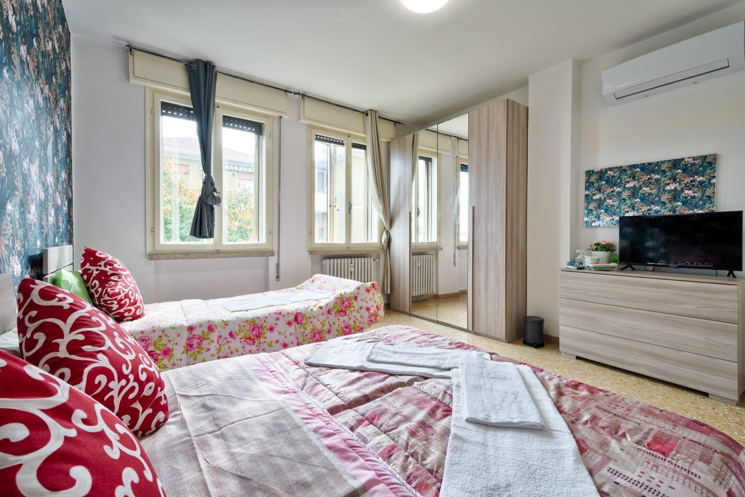 Guest house R & R - Private With Shared Bathroom *