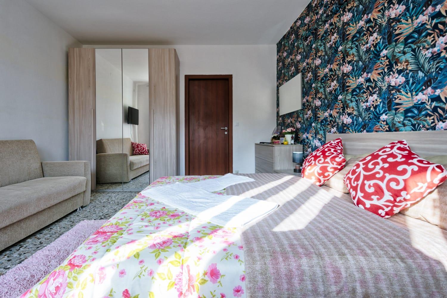 Pensión R & R - Private With Shared Bathroom *
