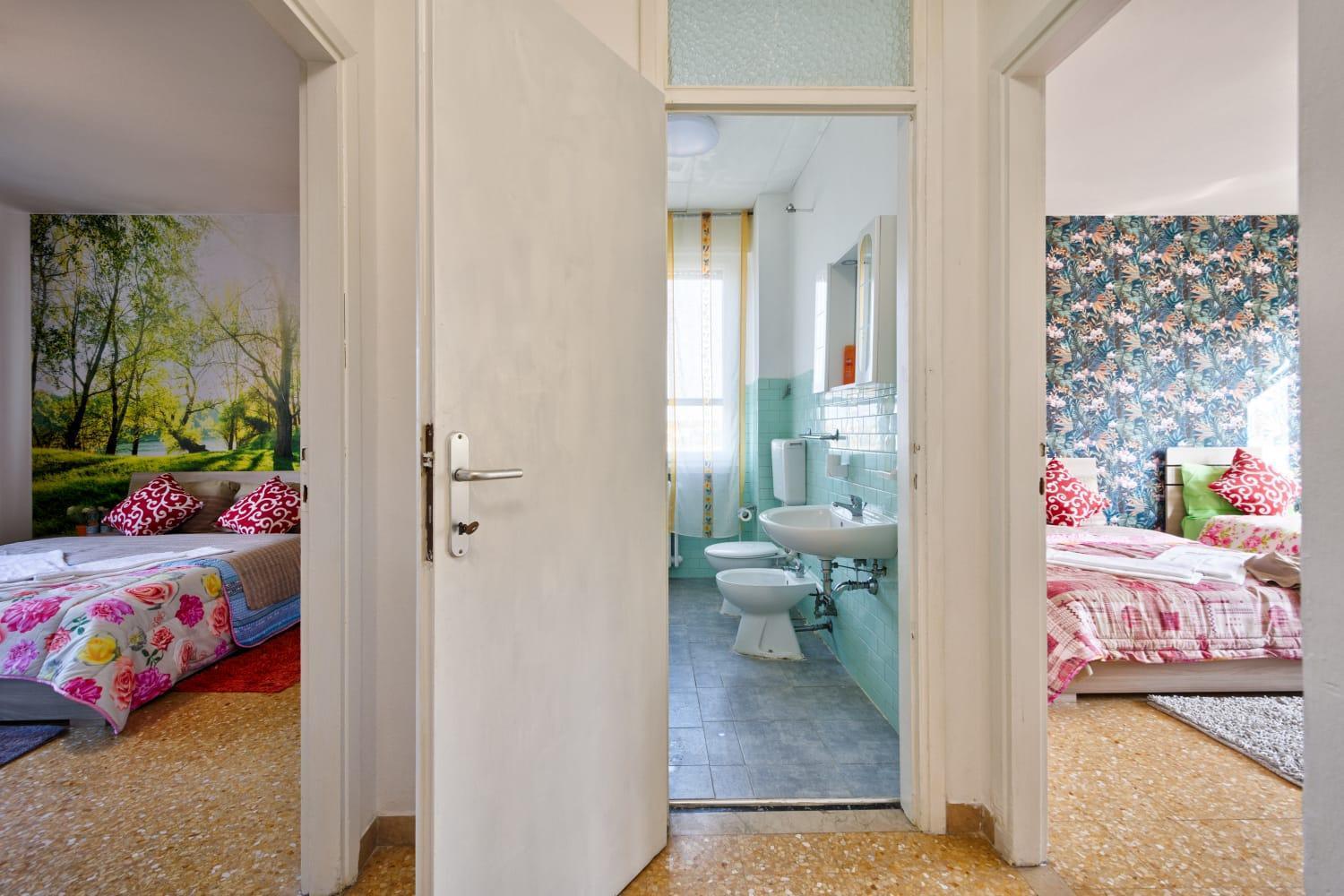 Pensión R & R - Private With Shared Bathroom *
